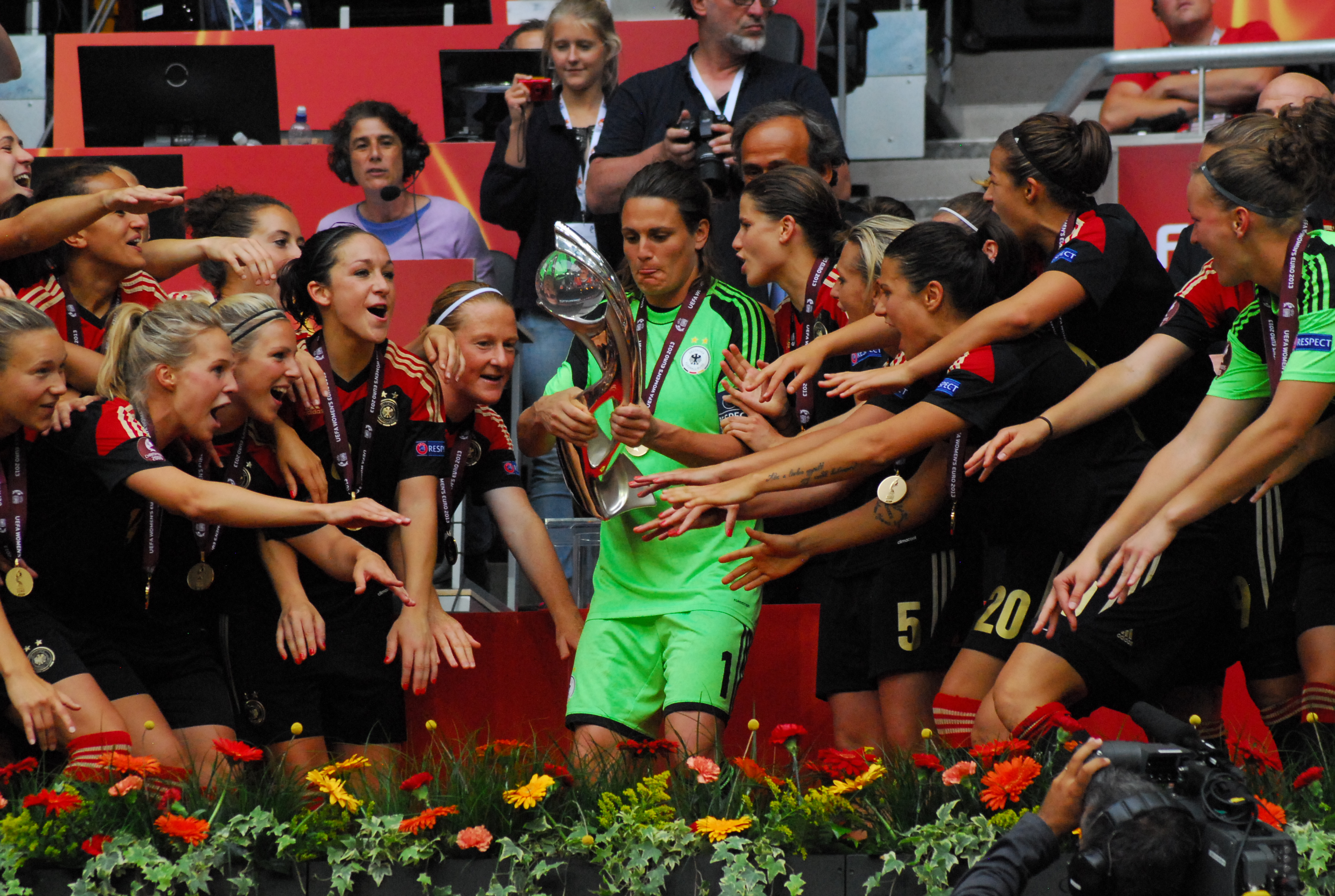 And the winner is: of course Germany! Zum sechsten Mal in Folge gewannen Deutschlands Fußball-Frauen den europäischen Titel. Foto: hj-media